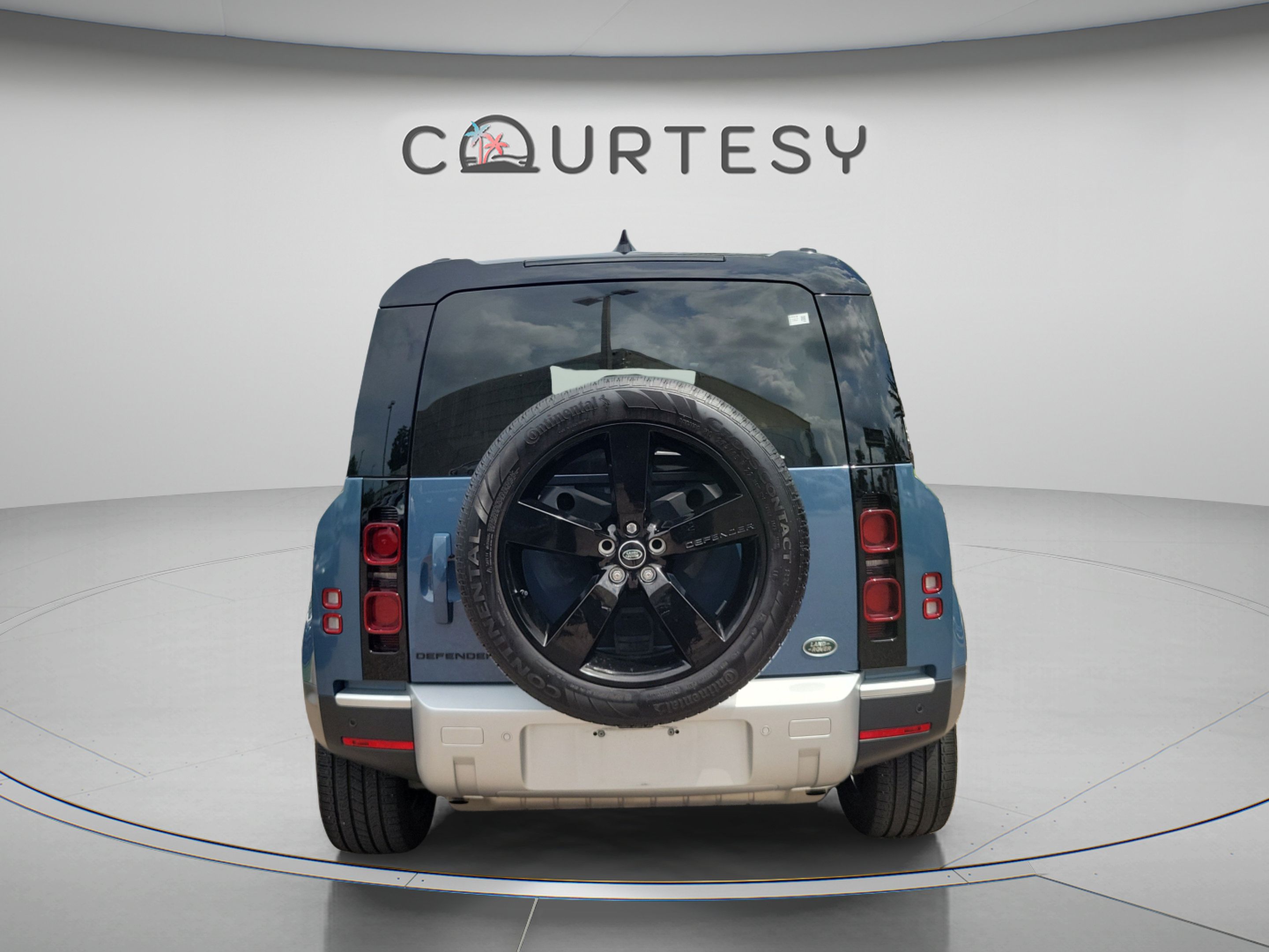 Used 2023 Land Rover Defender 110 S AWD/4WD image 7