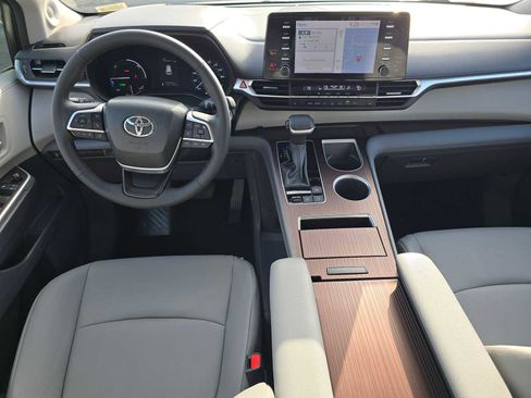Certified 2024 Toyota Sienna XLE w/ XLE Plus Package image 19