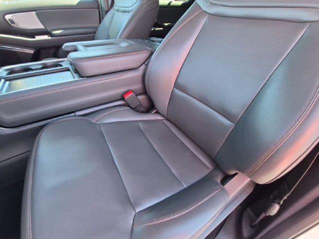 Used 2025 Ford Expedition Active AWD/4WD image 13