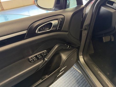 Used 2017 Porsche Cayenne S image 22