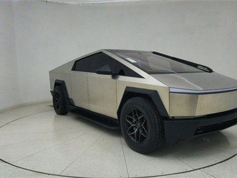 Used 2025 Tesla Cybertruck AWD Crew Cab image 60