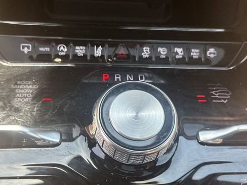 Used 2025 Jeep Grand Wagoneer L Series III w/ Rear Seat Video Group 1 AWD/4WD image 32