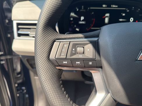 New 2025 Mitsubishi Outlander SE image 25