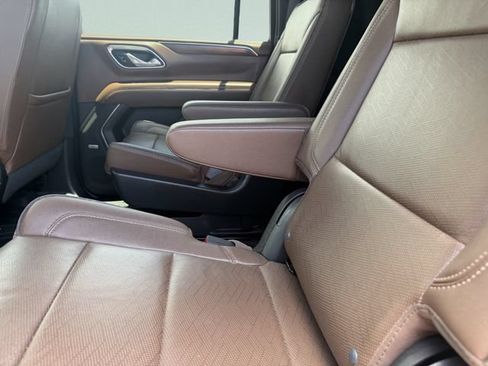 Used 2023 Chevrolet Suburban High Country w/ Premium Package 2 AWD/4WD image 22
