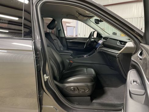 Used 2024 Jeep Grand Cherokee Limited AWD/4WD image 29