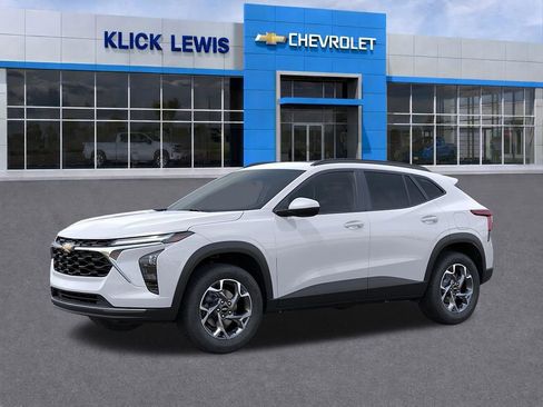 New 2026 Chevrolet Trax LT FWD image 2