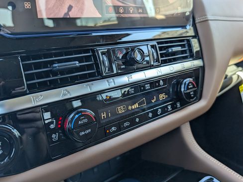 New 2026 Nissan Pathfinder Platinum AWD/4WD image 17