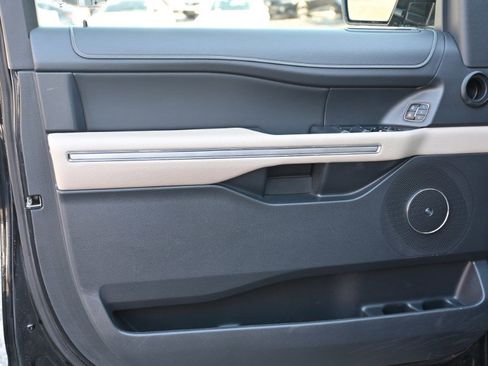 Used 2023 Ford Expedition Limited image 22