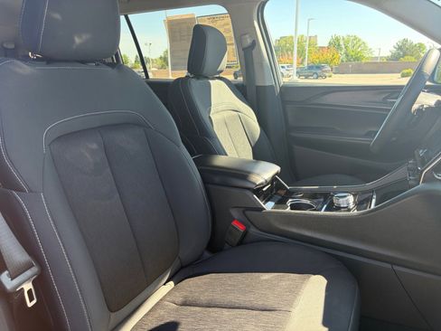 Used 2023 Jeep Grand Cherokee L Laredo AWD/4WD image 34