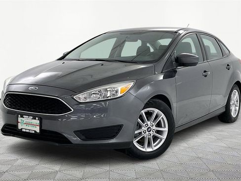 Used 2018 Ford Focus SE image 3