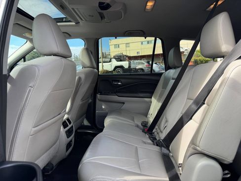 Used 2021 Honda Pilot Touring image 26