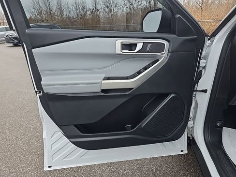 Used 2021 Ford Explorer XLT w/ Equipment Group 202A image 33