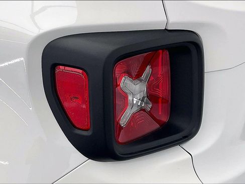 Used 2022 Jeep Renegade Latitude AWD/4WD image 28