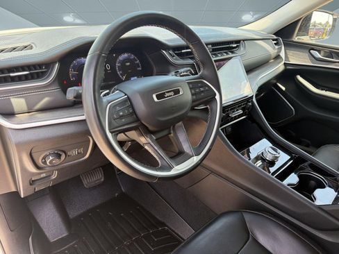 Certified 2022 Jeep Grand Cherokee L Limited AWD/4WD image 4