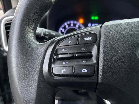 Used 2022 Hyundai Venue SE FWD image 17