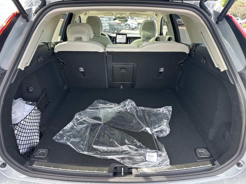 New 2026 Volvo XC60 B5 Ultra w/ Climate Package image 18