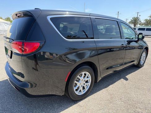 Used 2020 Chrysler Voyager LX FWD image 6