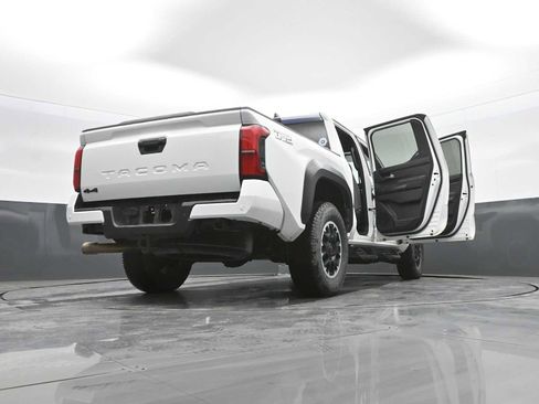 Used 2024 Toyota Tacoma TRD Off-Road w/ TRD Off Road Upgrade Package AWD/4WD image 33