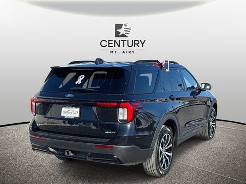 Used 2025 Ford Explorer ST-Line image 3