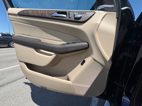 Used 2019 Mercedes-Benz GLE 400 4MATIC image 33