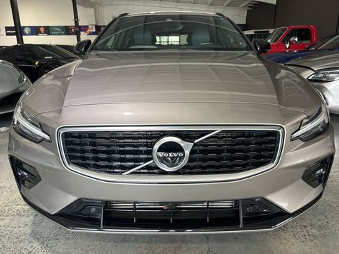 Used 2020 Volvo V60 T6 R-Design w/ Protection Package Premier FWD image 2
