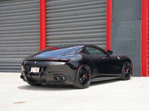 Used 2023 Ferrari Roma RWD image 11