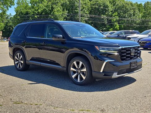 Used 2025 Honda Pilot Touring image 4