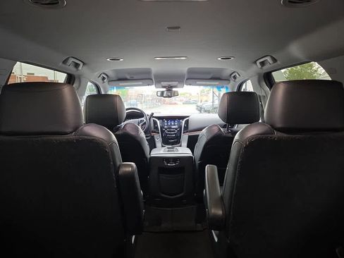 Used 2019 Cadillac Escalade 4WD image 12