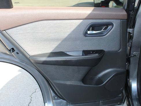 Used 2023 Nissan Rogue SV FWD image 42