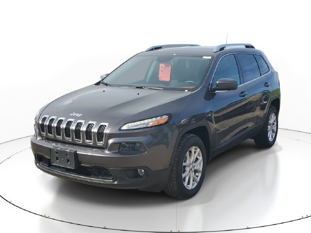 Used 2017 Jeep Cherokee Latitude w/ Cold Weather Group AWD/4WD image 2