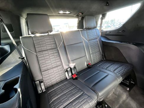 Used 2024 Cadillac Escalade Sport Platinum image 28
