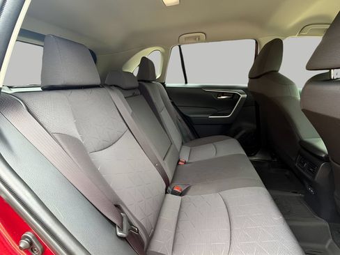 Used 2022 Toyota RAV4 XLE AWD/4WD image 7