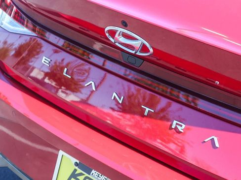 Certified 2023 Hyundai Elantra Limited image 9