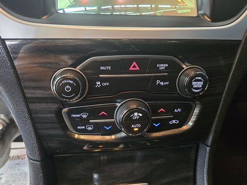 Used 2022 Chrysler 300 Touring L image 21