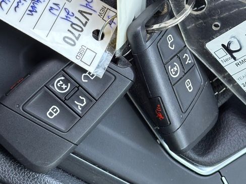 Used 2024 Volkswagen Tiguan SE R-Line image 40