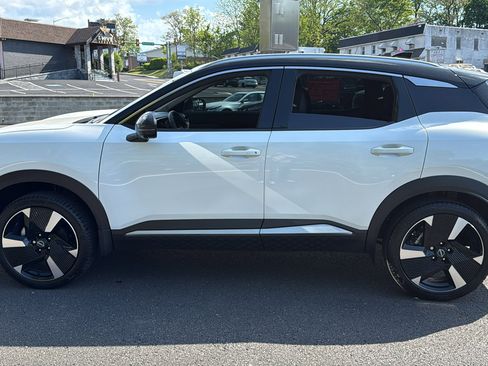 Used 2026 Nissan Kicks SR w/ SR Premium Package AWD/4WD image 4