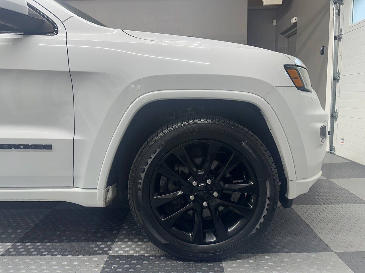 Used 2019 Jeep Grand Cherokee Altitude AWD/4WD image 7