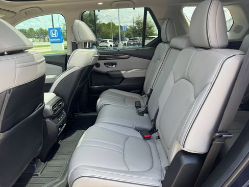 Certified 2025 Honda Pilot Elite image 30