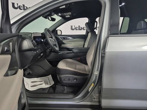 New 2026 Chevrolet Traverse LT w/ Driver Confidence Package FWD image 5