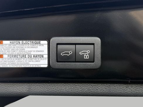 Used 2023 Toyota Corolla Cross XLE w/ Convenience Package AWD/4WD image 18