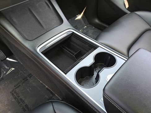 Used 2023 Tesla Model Y Long Range AWD/4WD image 27