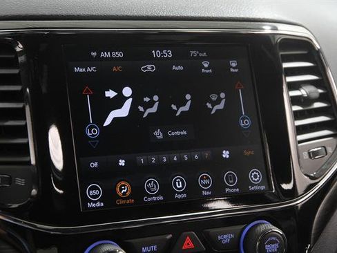 Used 2021 Jeep Grand Cherokee Laredo X AWD/4WD image 10