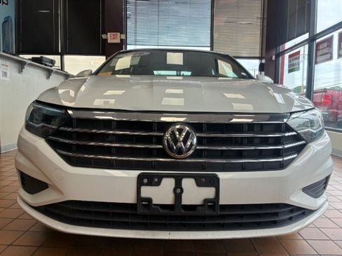 Used 2019 Volkswagen Jetta SE FWD image 4