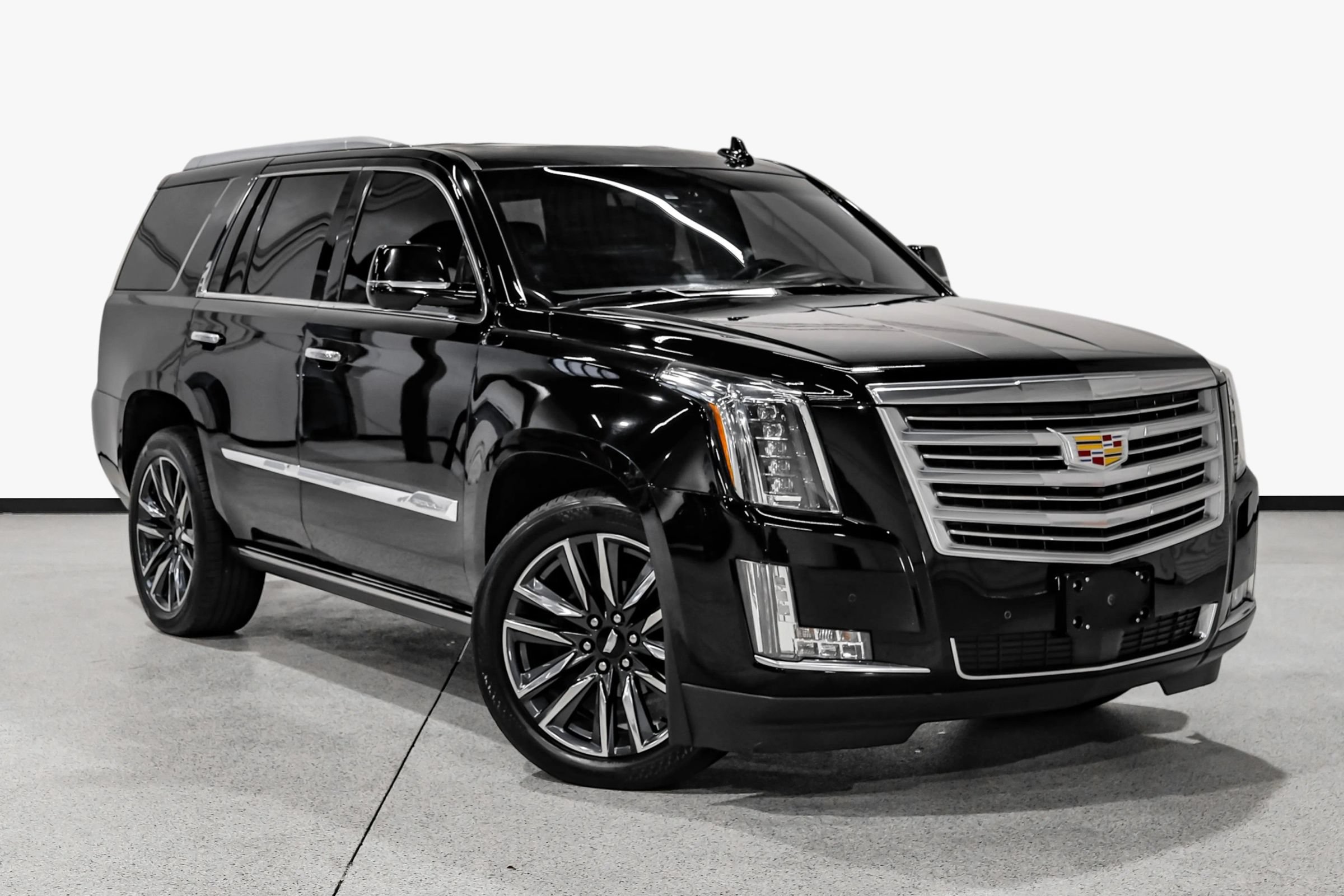 Used 2016 Cadillac Escalade Platinum AWD/4WD image 4