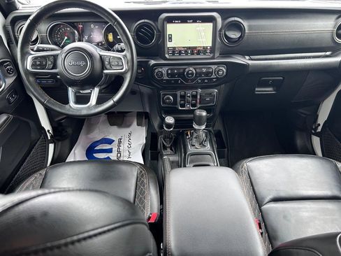 Used 2022 Jeep Wrangler Unlimited Sahara image 3