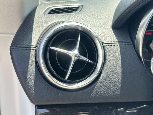 Used 2020 Mercedes-Benz SL 550 image 29