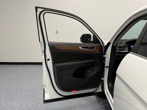 Used 2024 Volkswagen Atlas SE FWD image 13