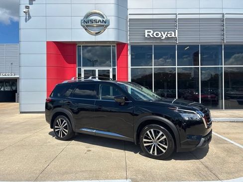 Used 2024 Nissan Pathfinder Platinum FWD image 1