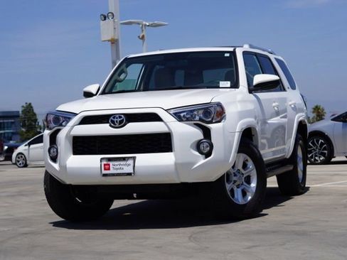 Used 2018 Toyota 4Runner SR5 RWD image 2