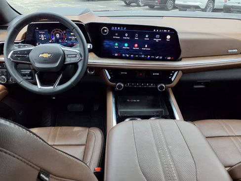 Used 2025 Chevrolet Tahoe High Country AWD/4WD image 9